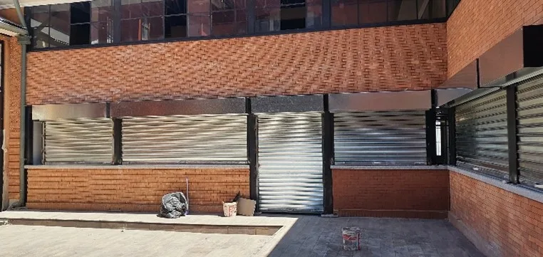 Cortinas metálicas para locales comerciales